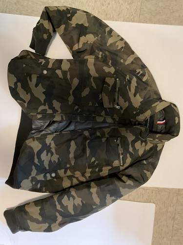 Tommy Hilfiger Camouflage Jacket With Zipper Hat XL