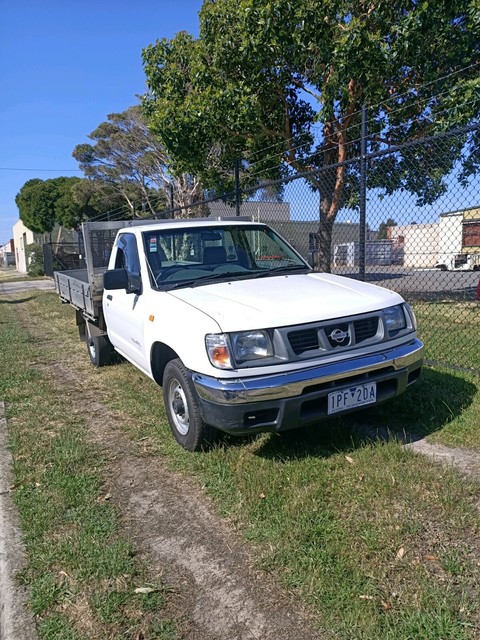 Nissan navara 2000