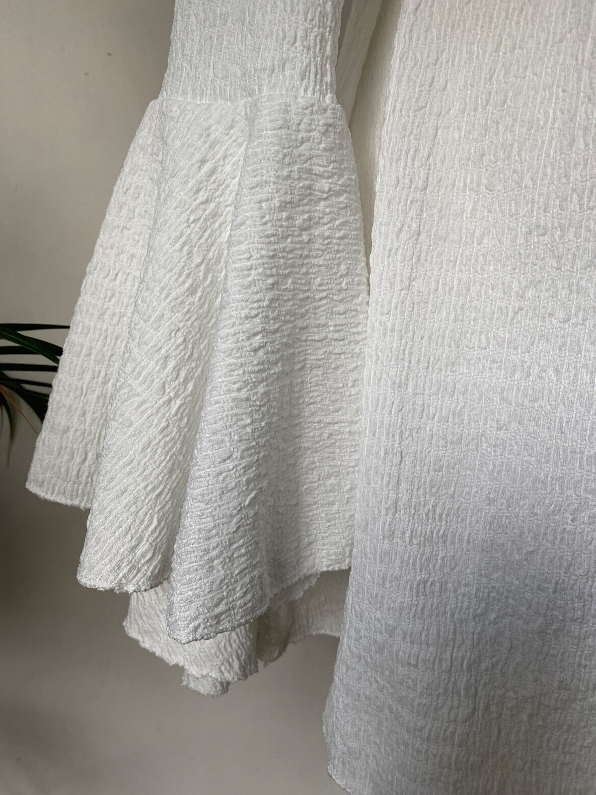 I Saw It first White Plunge Neck Skater Dress Size 6 Oversized  - Picture 2 of 4