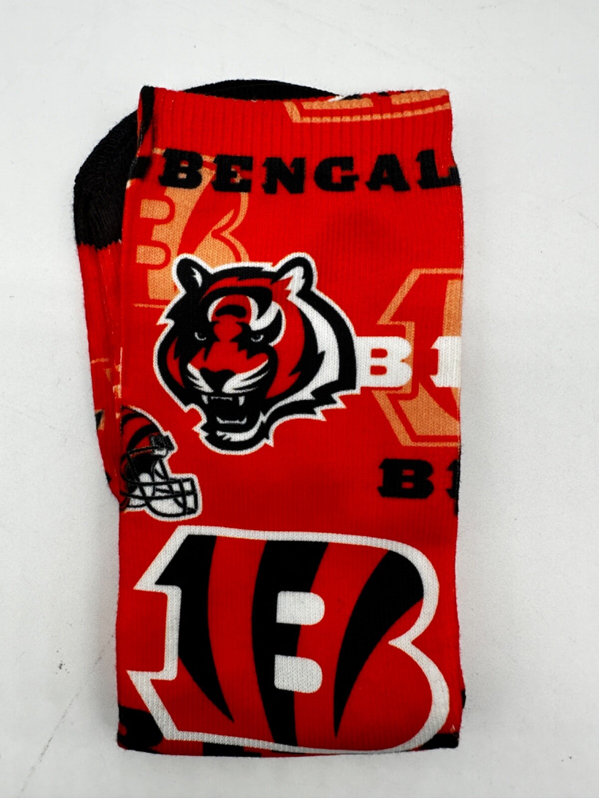 NEW ONE PAIR MENS "FOR BARE FEET"  CREW SOCKS  ALL 32  FOOTBALL TEAMS 10-13
