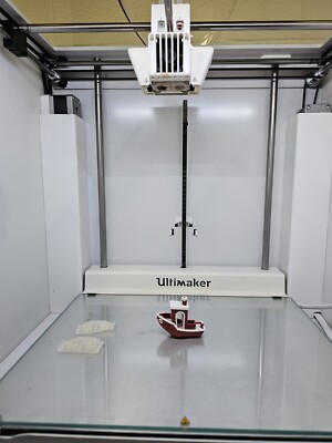 Ultimaker S5 3D Printer With Top Enclosure 