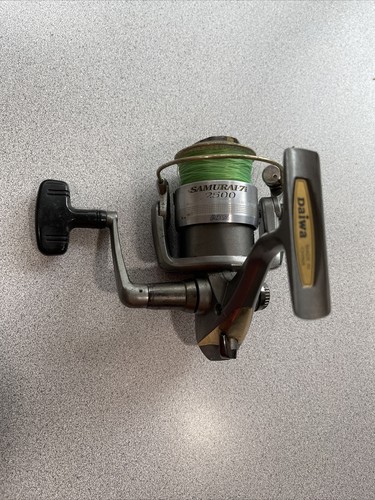 Daiwa Samurai 7i 2500 Fishing Reel Sports River Water Hook