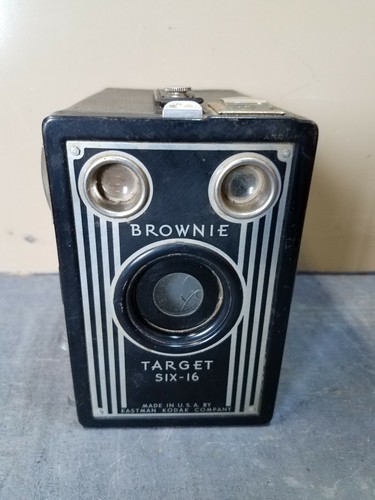 OLD Vintage Brownie Target Six-16 Camera