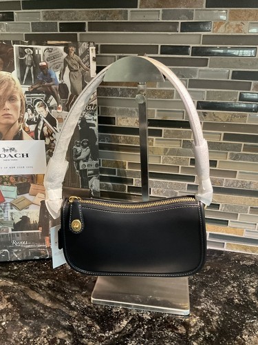 アメリカから購入 COACH leather bag COACH The Coach Originals Glovetanned Leather Swing Zip