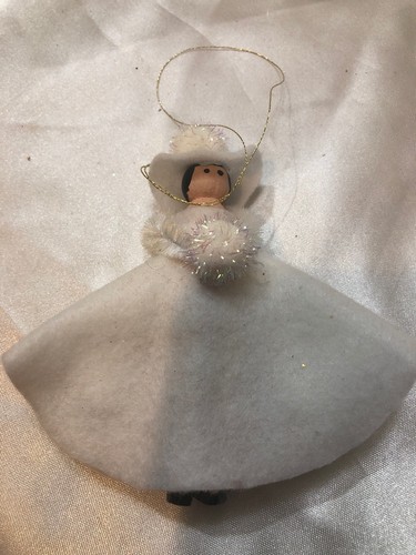 4 Vintage Cloths Pin Woman In Felt Dresses Ornaments