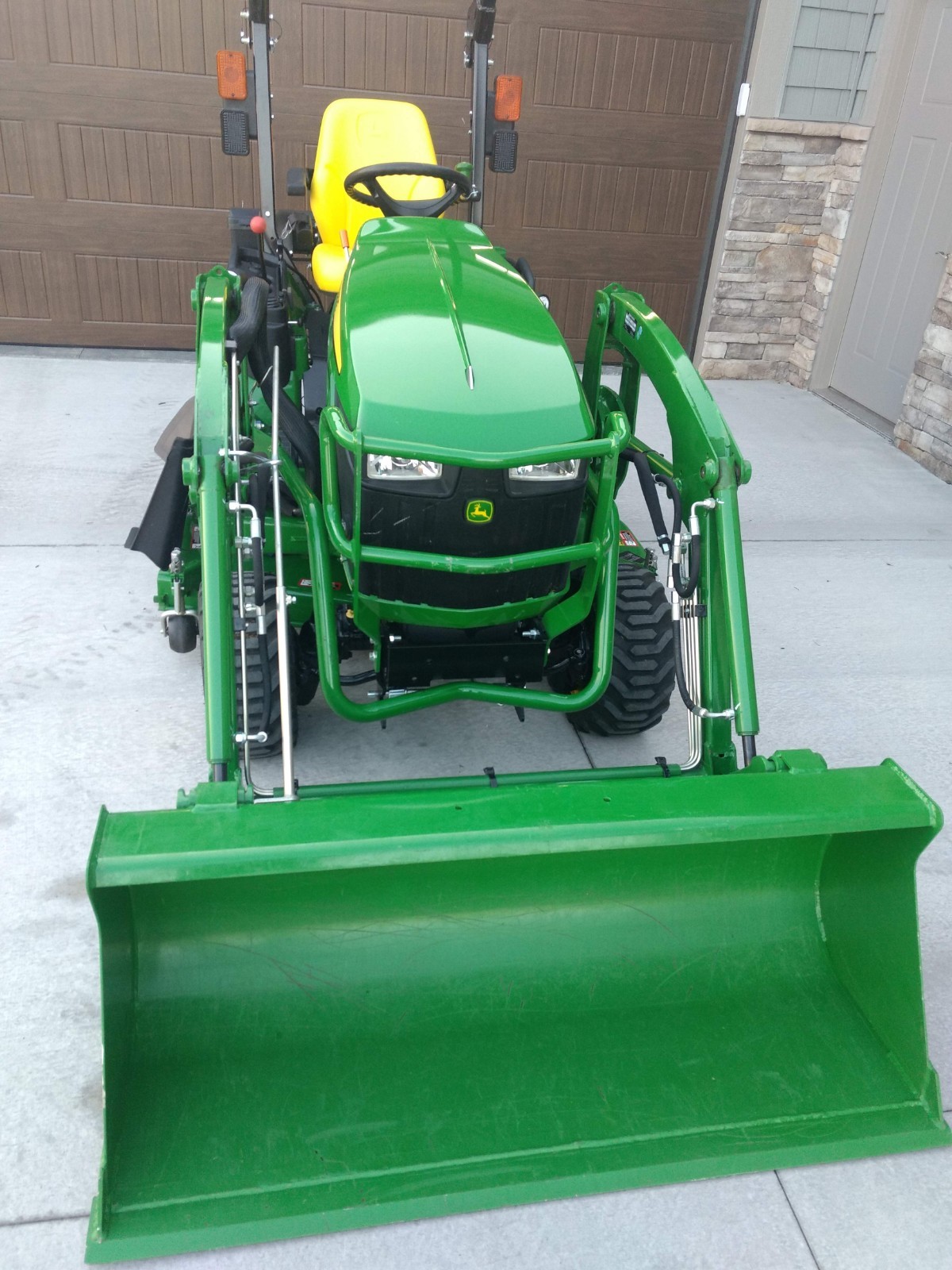 John Deere Tractor 1025r 2018 includes snowblower
