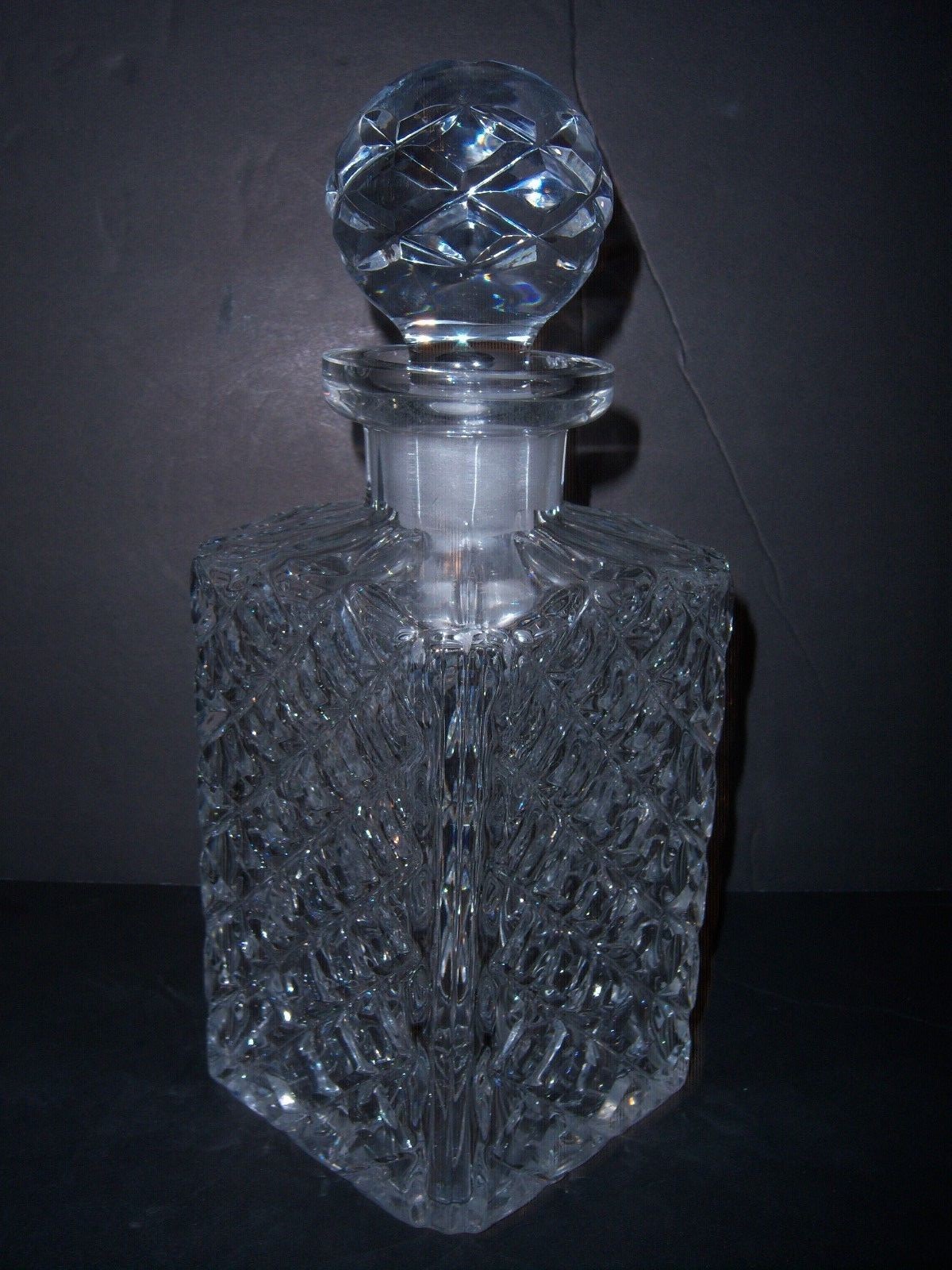 ..VINTAGE QUALITY CLEAR CRYSTAL DECANTER WITH CUT GLASS LARGE STOPPER