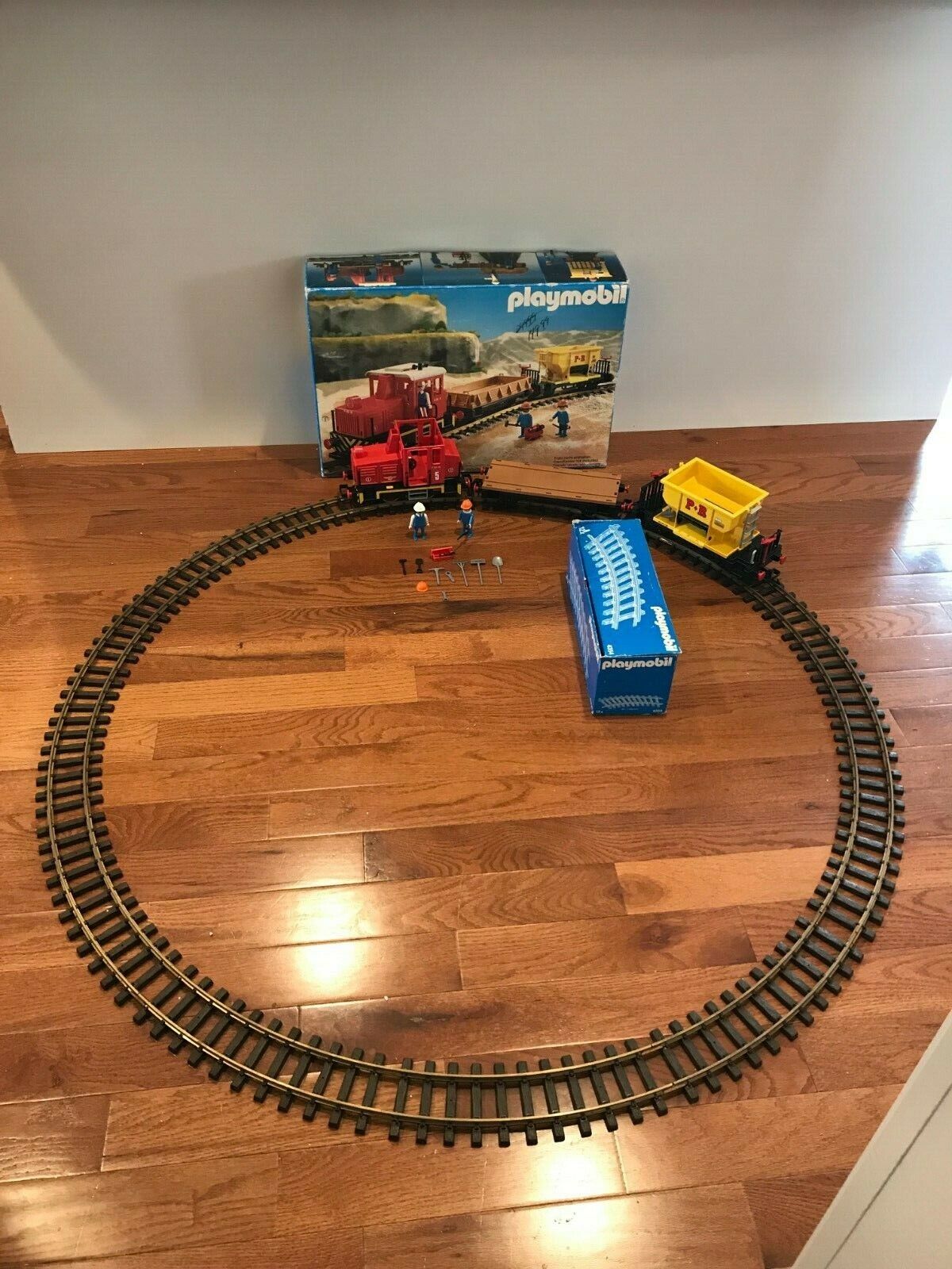 Playmobil Geobra 4027 Diesel Freight Train Engine Two Car Playmobil Geobra 4027 Diesel Freight Train Engine Two Car