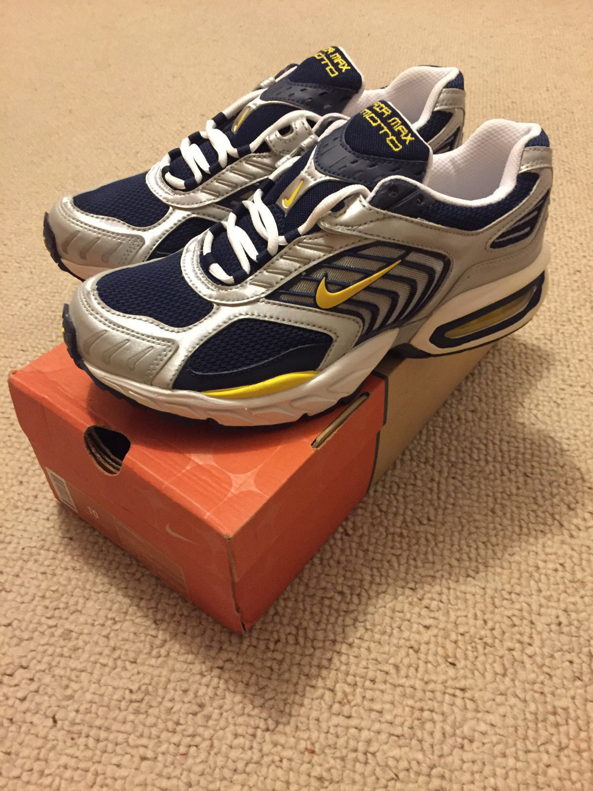 nike air max moto 2
