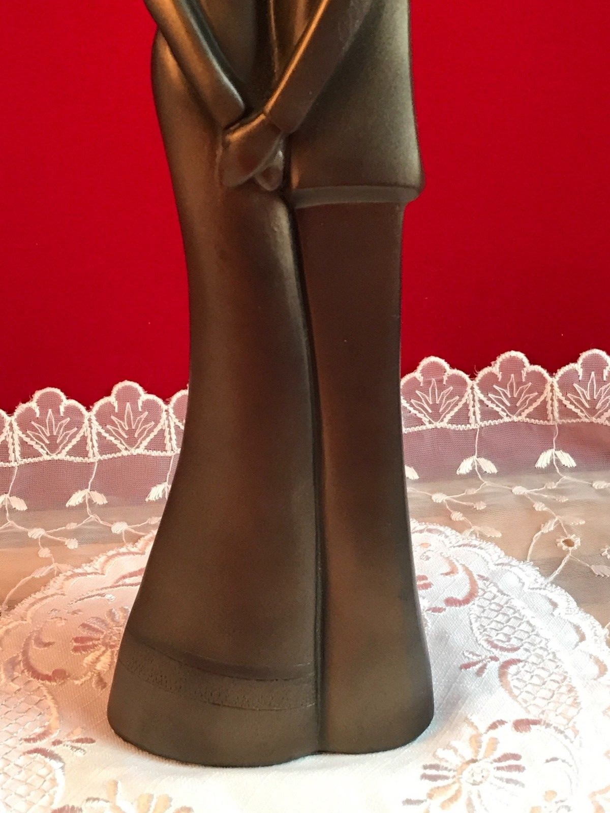 Loving Couple Holding Hands Bronze Resin 11