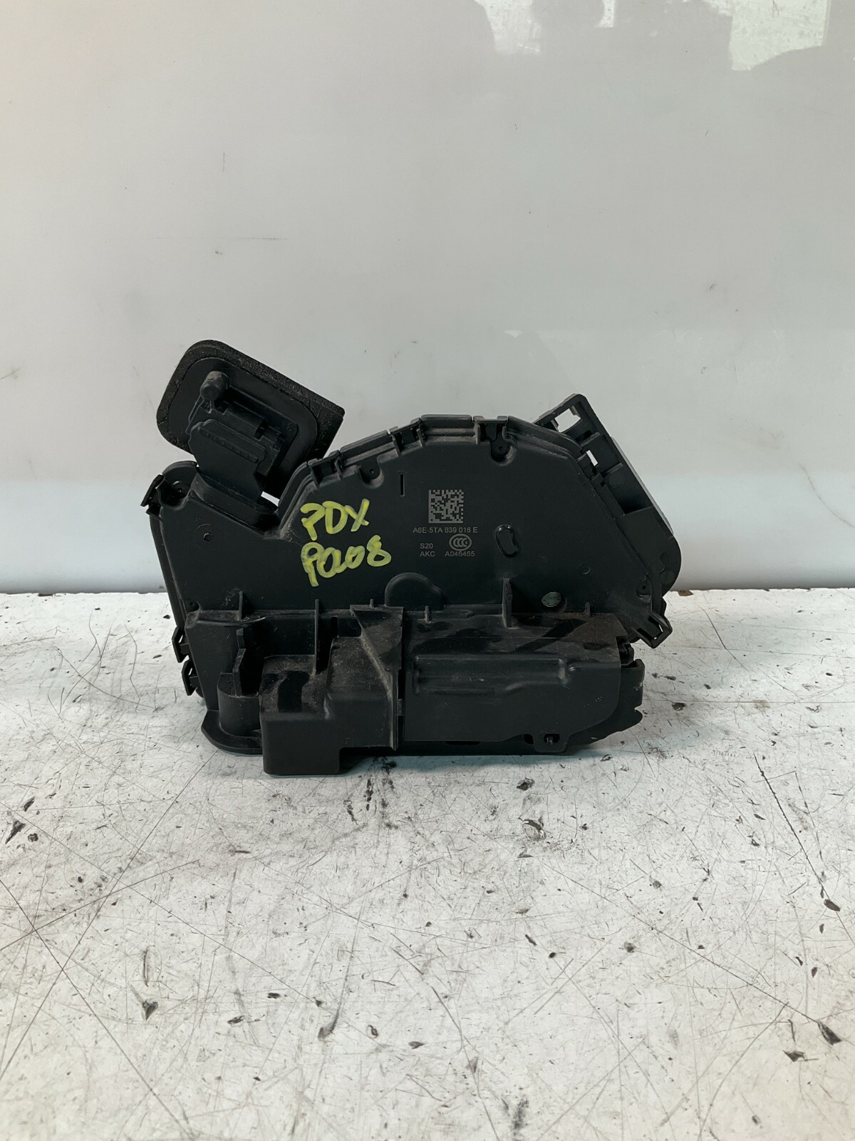 Serratura  posteriore destra VOLKSWAGEN T-ROC A6E-5TA839016E