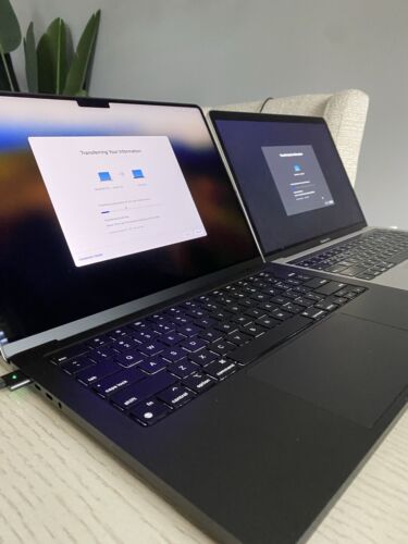 Apple MacBook Pro 14 Apple MacBook Pro 14