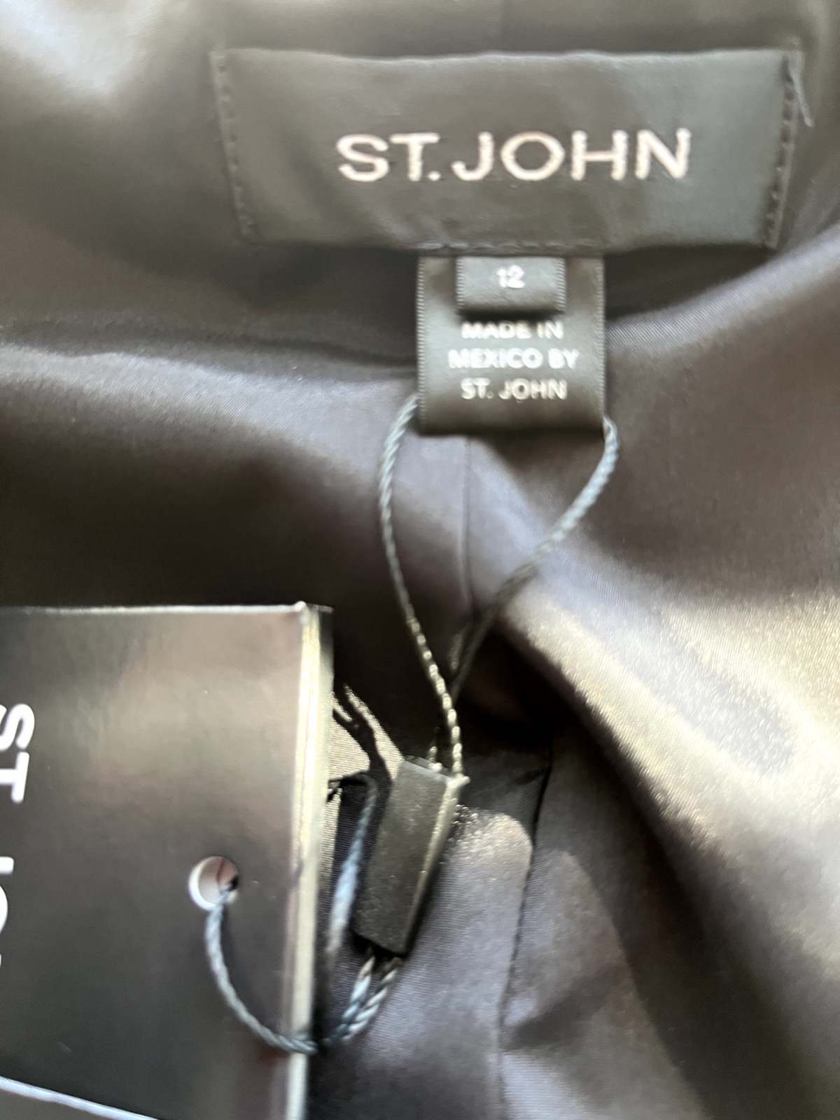 ST JOHN ST JOHN KNIT SUIT SKIRT JACKET SIZE 10/12 BLACK & GOLD SHIMMER SEQUINS KNIT