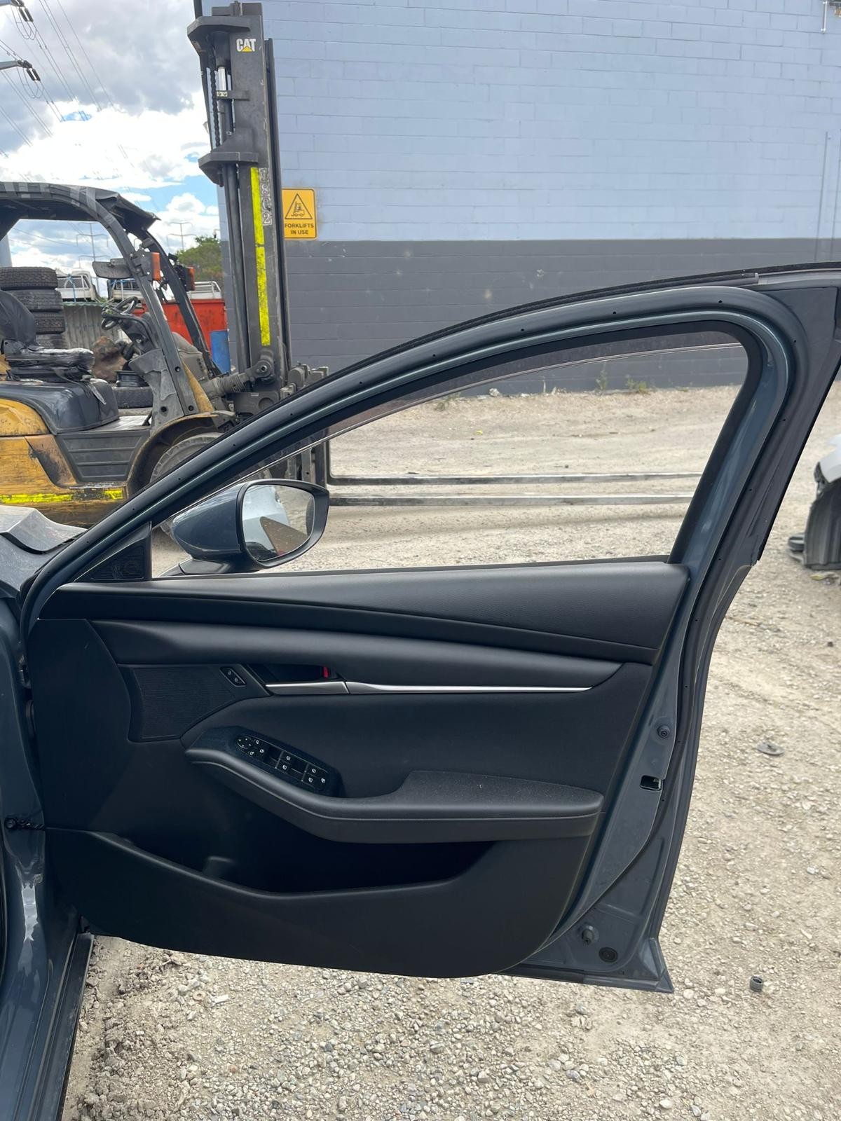 2019 Mazda 3 BP 0/2019-2025 LEFT REAR CALIPER 2.0L PETROL image 4