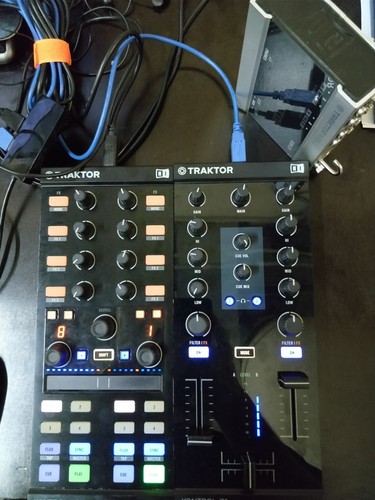 TRAKTOR KONTROL Z1/X1 Mk2セット Native Instruments Traktor Kontrol Z1 and X1 mk2 Bundle