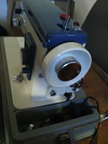 Vintage  Vouge Stitch Sewing  Machine model 535  Made in Japan and Works great