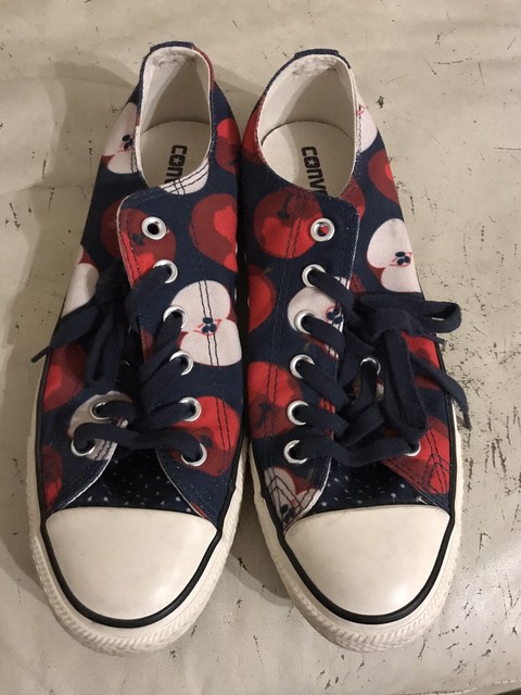 converse apple print