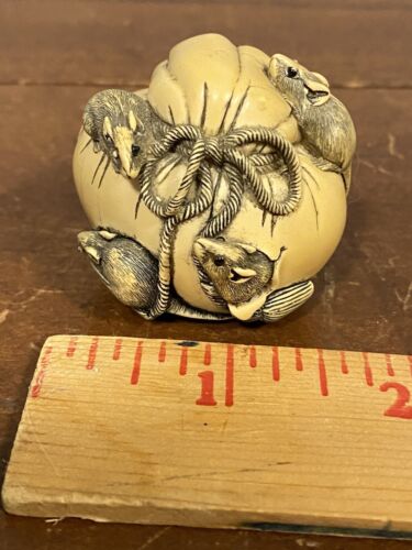 Collectors' Netsuke (根付の世界 作品と彫師たち)根付図書録