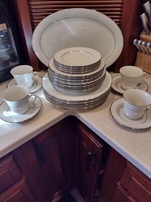 Towne Fine China Bavaria Bridal Lace 4 Piece Place Setting 27 Pc Total