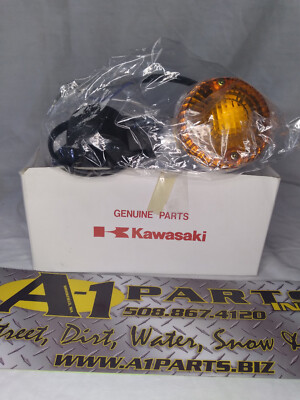 NOS OEM Kawasaki Front Turn Signal Left 96-09 Vulcan 500 800 1500 23037-1317