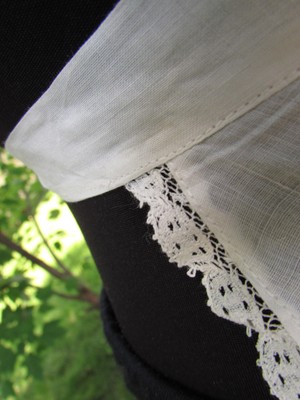 Vintage/ Antique Cream Cotton Half Apron with Large Pocket & Lace Trim