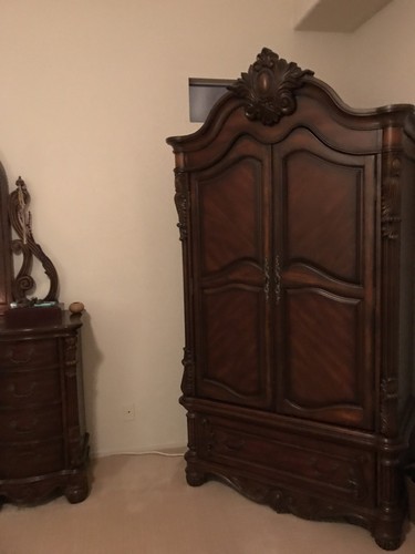 Beautiful Calif King Bedroom Set With 2 Nightstands and Dresser