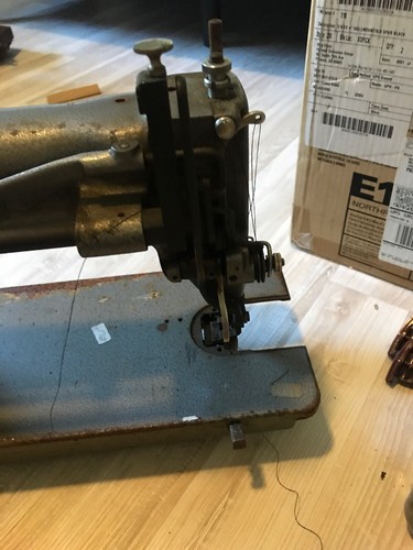 SINGER   INDUSTRIAL SEWING MACHINE