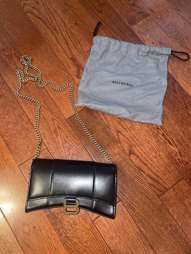 【BALENCIAGA】 HOURGLASS MINI WALLET ON CHAIN Balenciaga Hourglass Leather wallet-on-chain | Black | FARFETCH