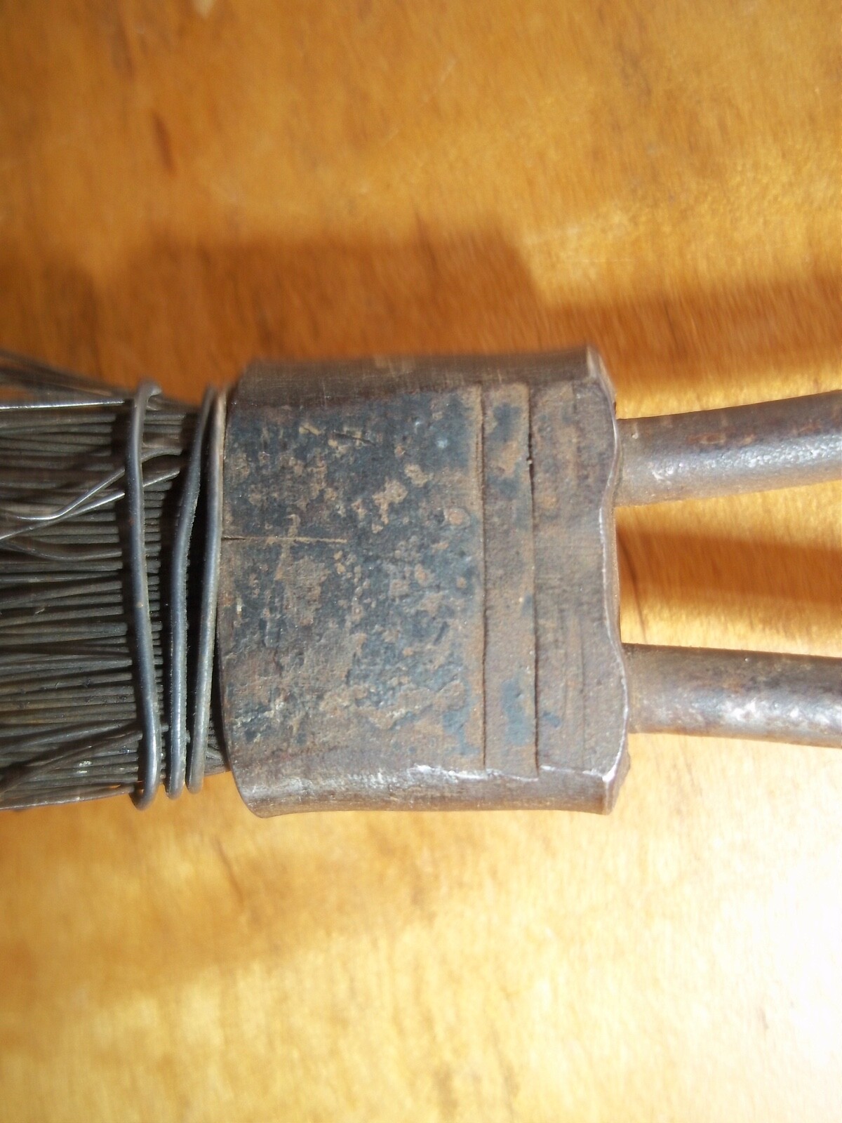 ANTIQUE SMALL CAST IRON   LOOP HANDLE  WIRE  BRUSH /TOOL /WIRE WISK 6