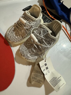 Size 4k - adidas Yeezy Boost 350 V2 2018 Low Static Non-Reflective