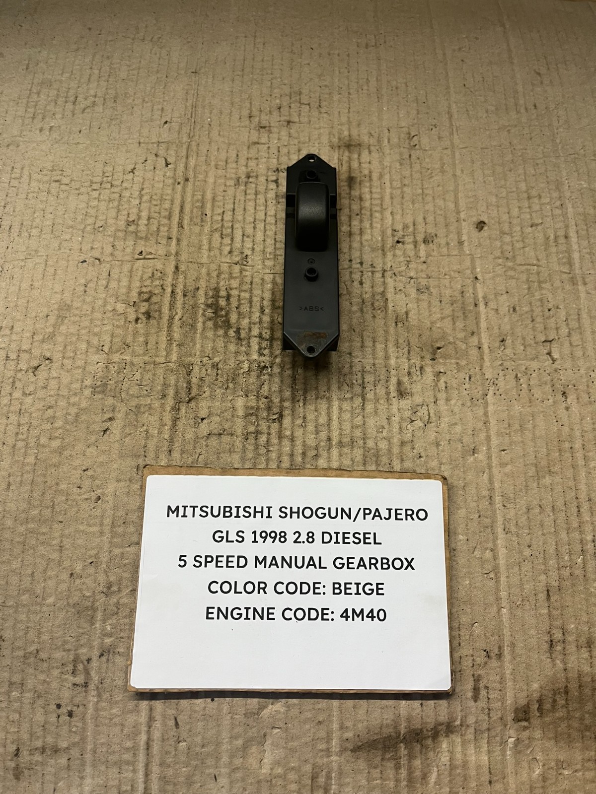 MITSUBISHI SHOGUN/PAJERO GLS 1998 2.8 D - Off Side Rear Window Switch MR252818