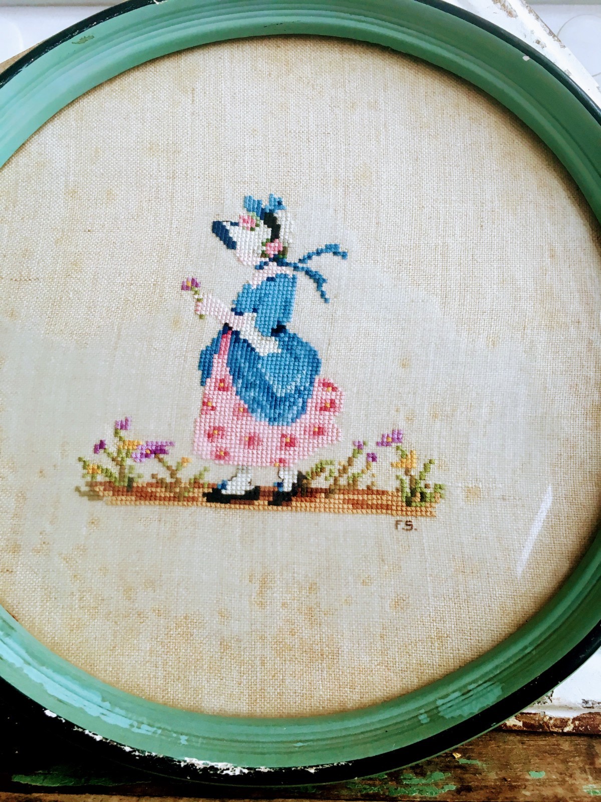 Antique Green Shabby Wood Round Tray With Needlepoint Victorian Lady W/Glass