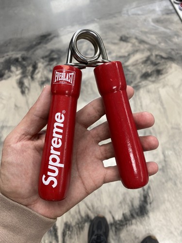 シュプリーム　Supreme x Everlast ハンドグリップ シュプリーム Supreme x Everlast ハンドグリップ - メルカリ