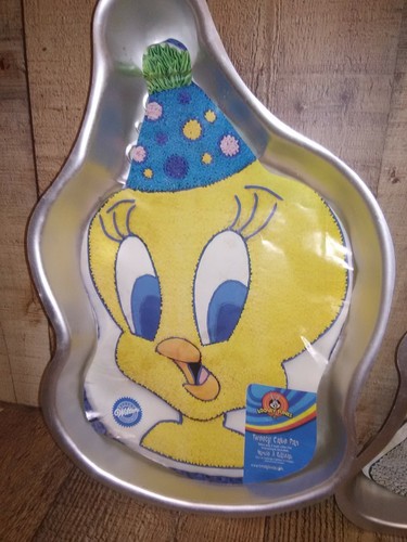 Wilton Cake Pan Lot of 3 new without tags vintage Bugs Bunny Tweety poo