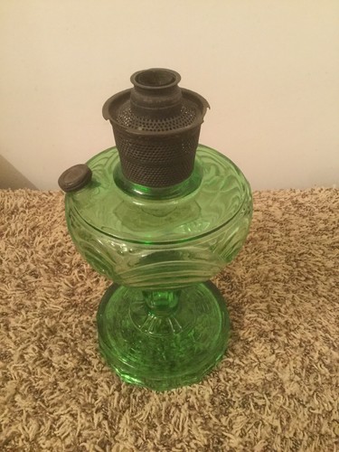 Beautiful Vintage Green Aladdin Oil Lamp Drape No Chips Or Cracks