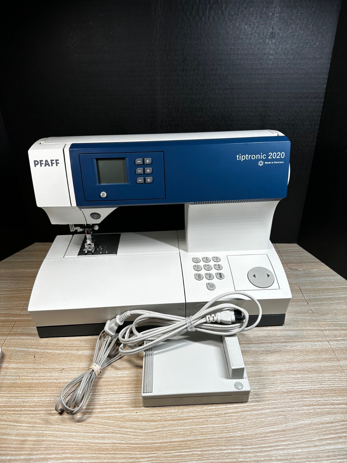 Pfaff Tiptronic 2020 Sewing Machine