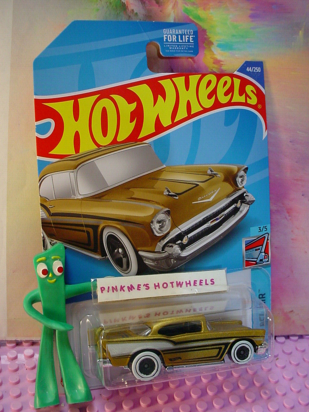 HOTWHEELS 57’ CHEVY 1:18 Hot Wheels 1:18 1957 Chevrolet Bel Air (Yellow with Pink