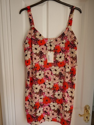 OASIS MINI DRESS PINK RED, IVORY BLACK FLORAL STRAPPY. UK 16-18, EUR 44-46. BNWT