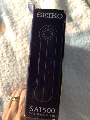 SEIKO CHROMATIC TUNER SAT500 NEW
