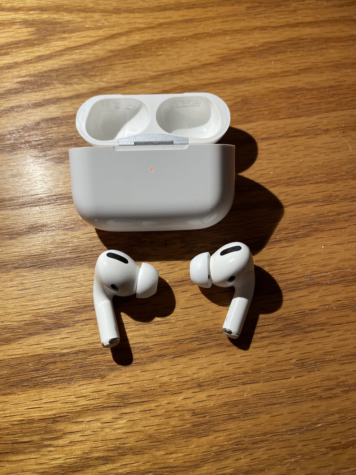 Apple Airpods Pro 1st Wireless Charging Case-Original Apple Airpods Pro 1st Wireless Charging Case-Original
