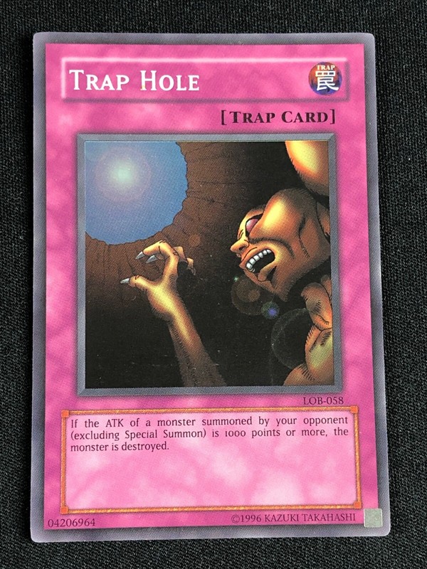 YUGIOH TRAP HOLE LOB-058 SUPER LP