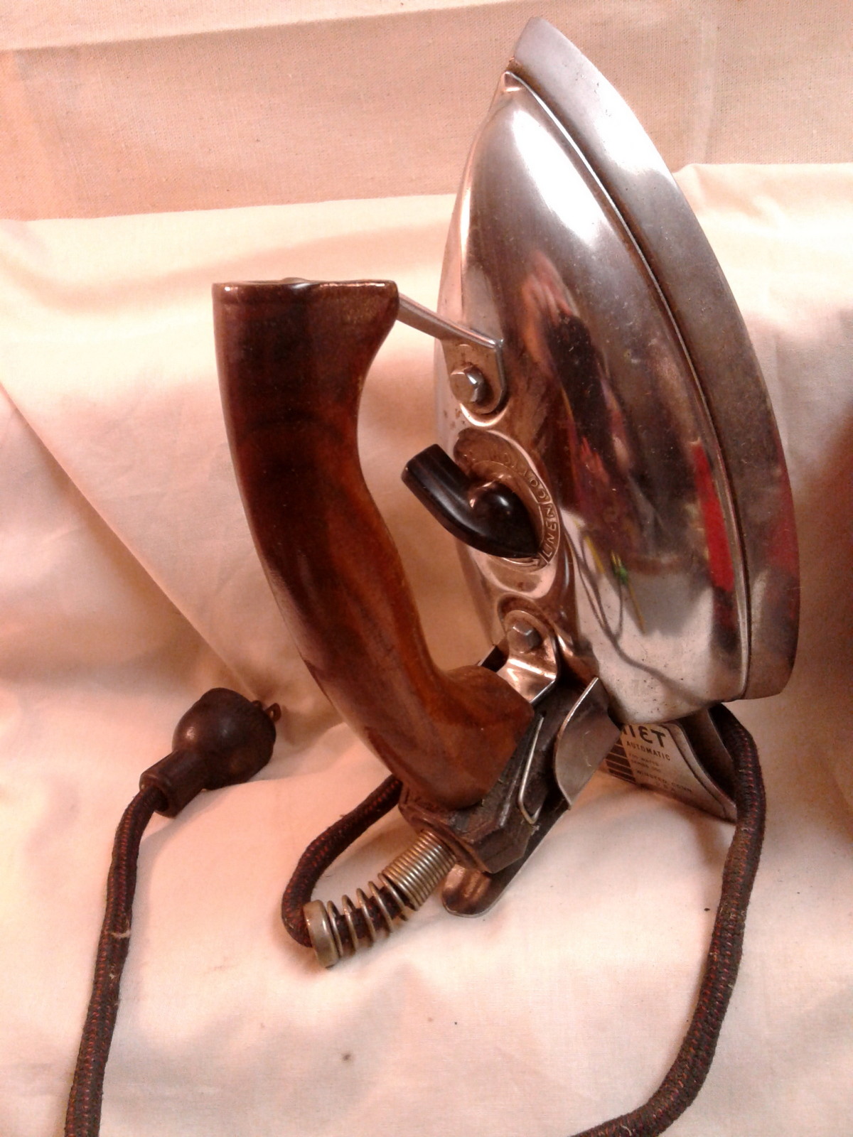 Coronet Electric Pressing Iron w Wood Handle In Sunbeam Iron Master Box Works