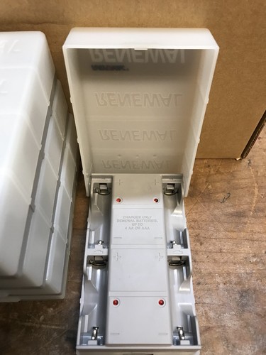 Charger Rayovac Renewal Power Station Model PS1 for 4 AAA or AA Batteries