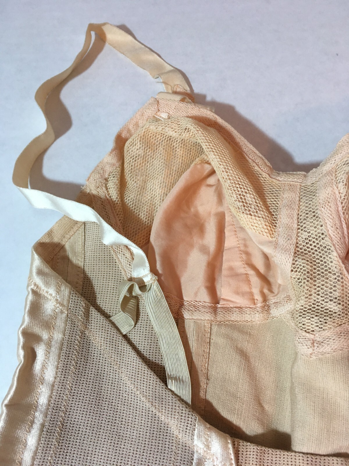 RARE NIB Vtg Satin CORSELETTE 6 Garters Open Bottom Girdle Corset Peach 33 Rayon