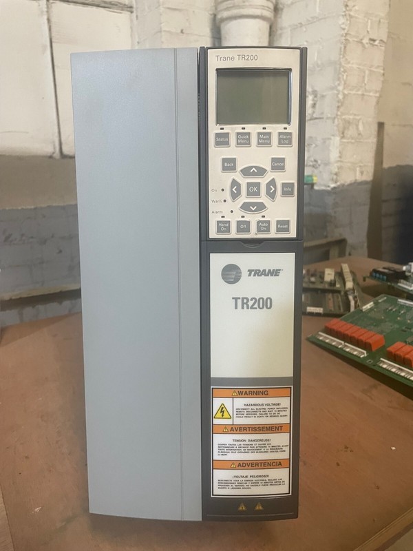 Trane 131l0921 Tr200 Series Drive 18.5kw / 25hp 3x380460 3ph (with Keypad)
