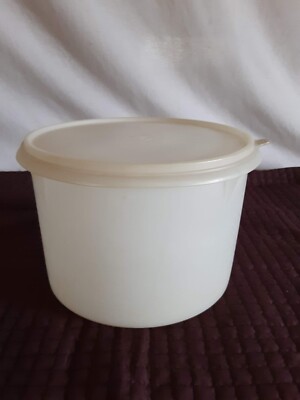 Tupperware Round Storage Container 7.5 cup Sheer with Lid