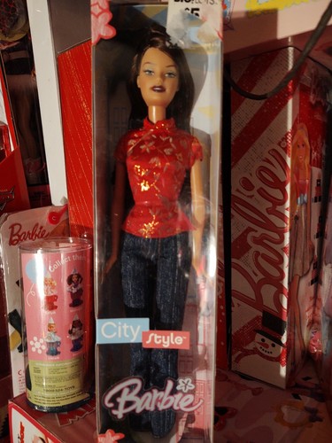 2005 MATTEL CITY STYLE BARBIE in Oriental Red Top and Jeans