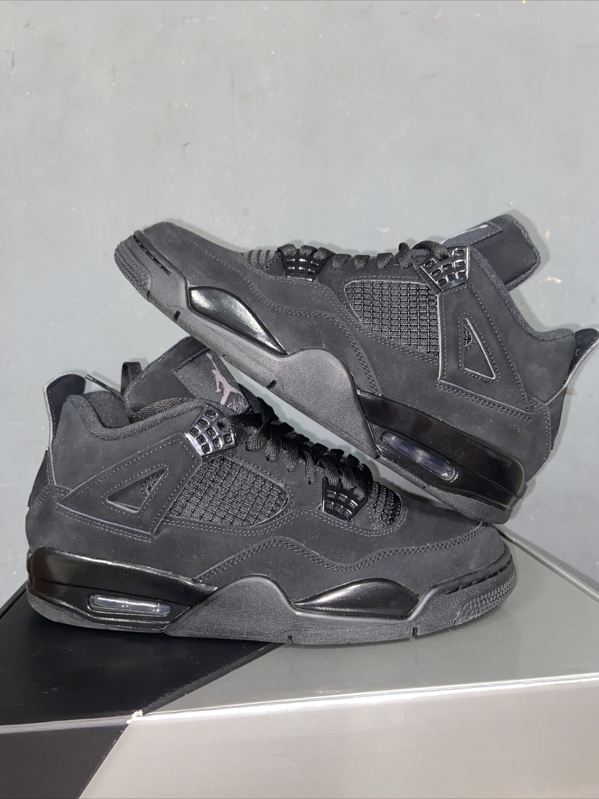 black cat jordans 4