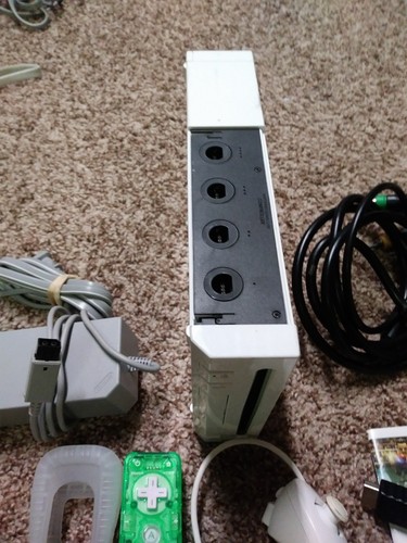 Nintendo Wii White Console Game Cube Compatible Bundle with Wii Sports TESTED