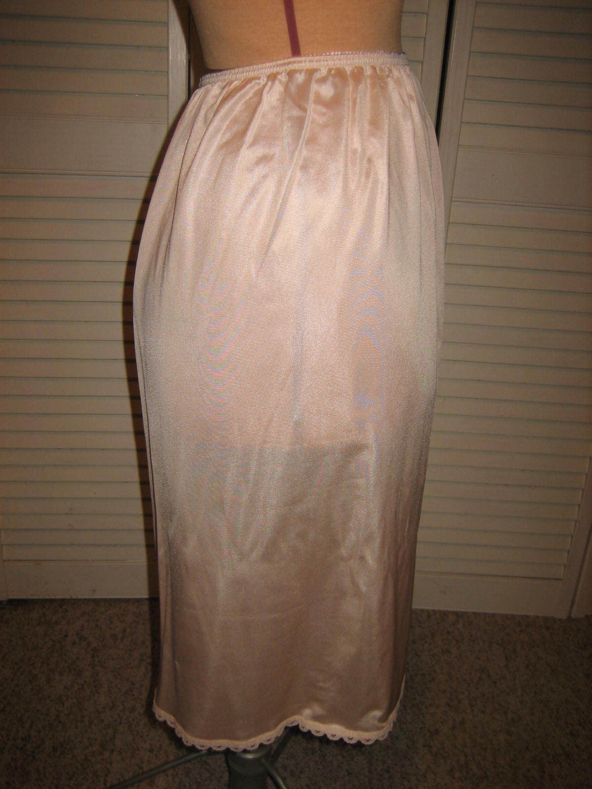 WARNER'S Beige Nylon Half Slip, Touch Of Lace, Side Slit - Style 55308  - Size L